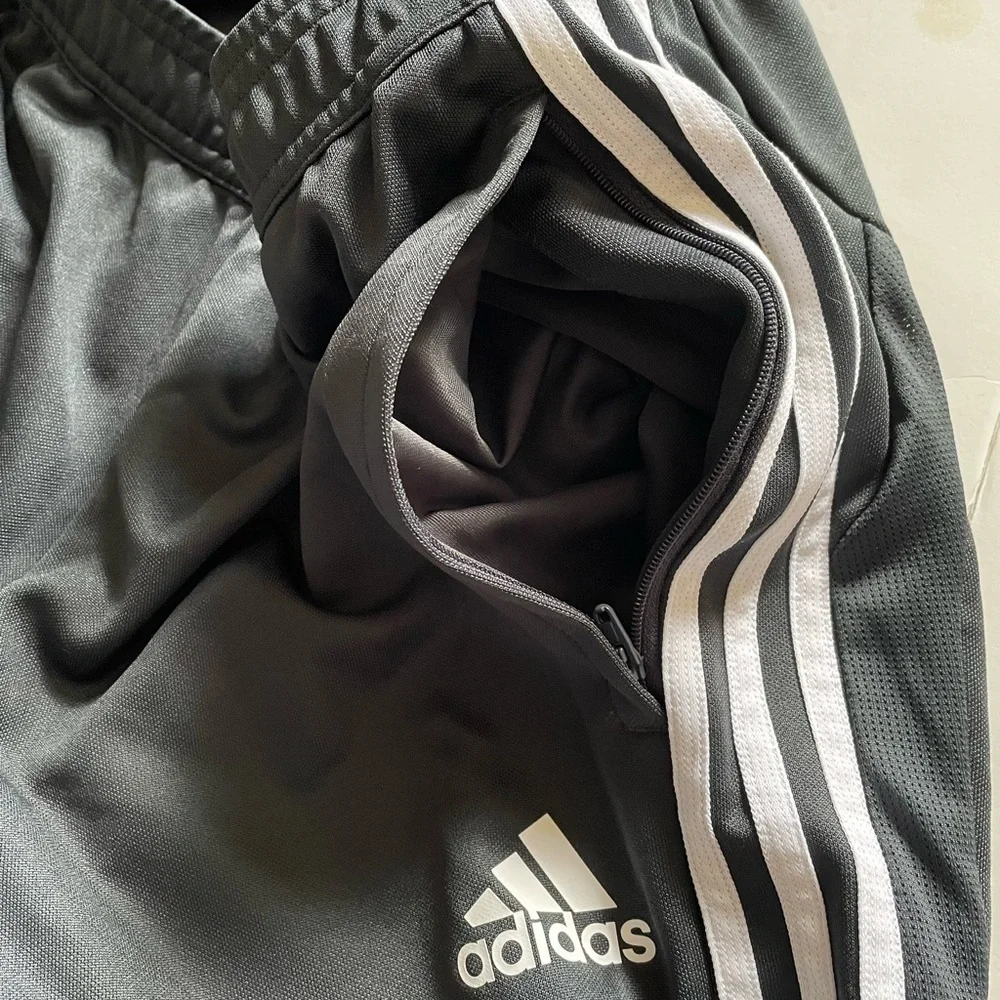 Adidas Youth Jogger Pants Dark Grey w/ Three Stripe Size M